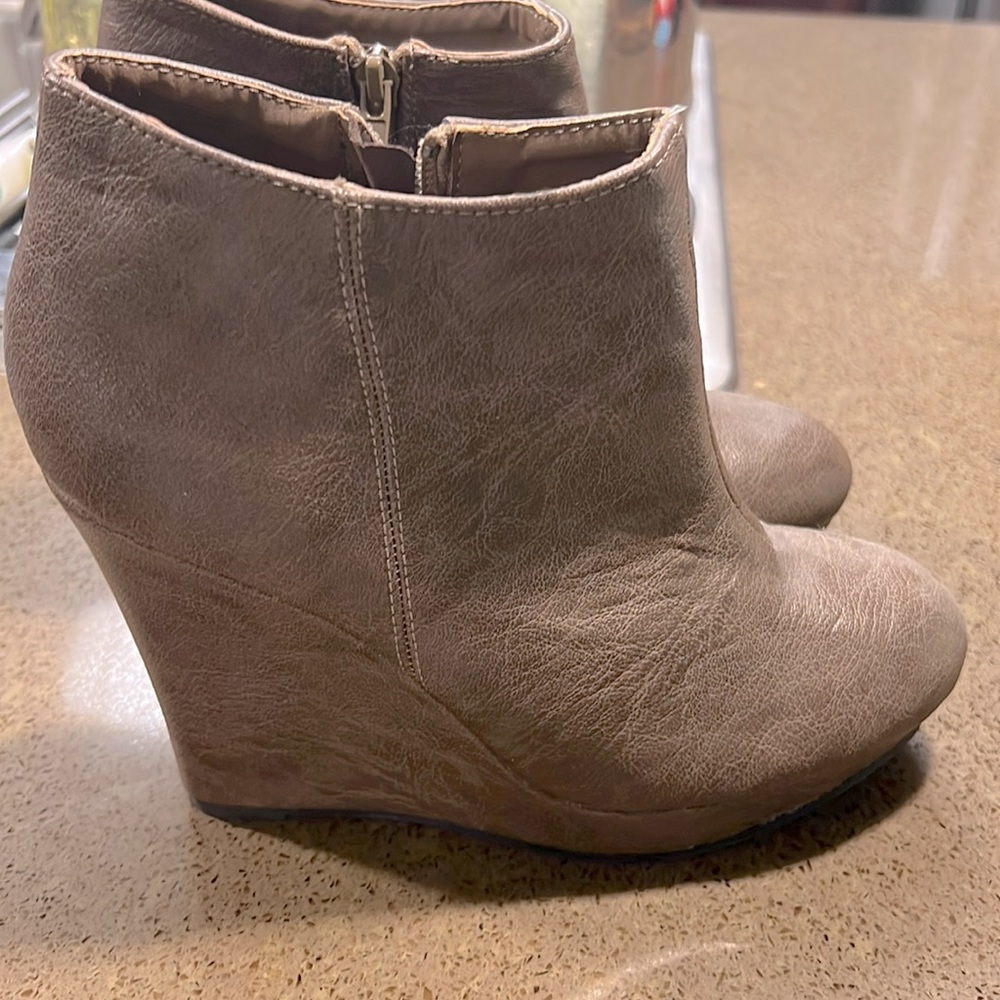 QUPID Wedge boots